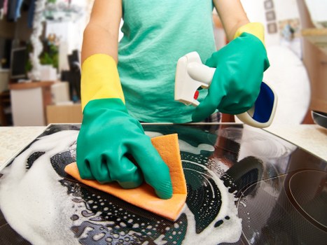 Preparing an oven cleaning appointment in a SW6 kitchen